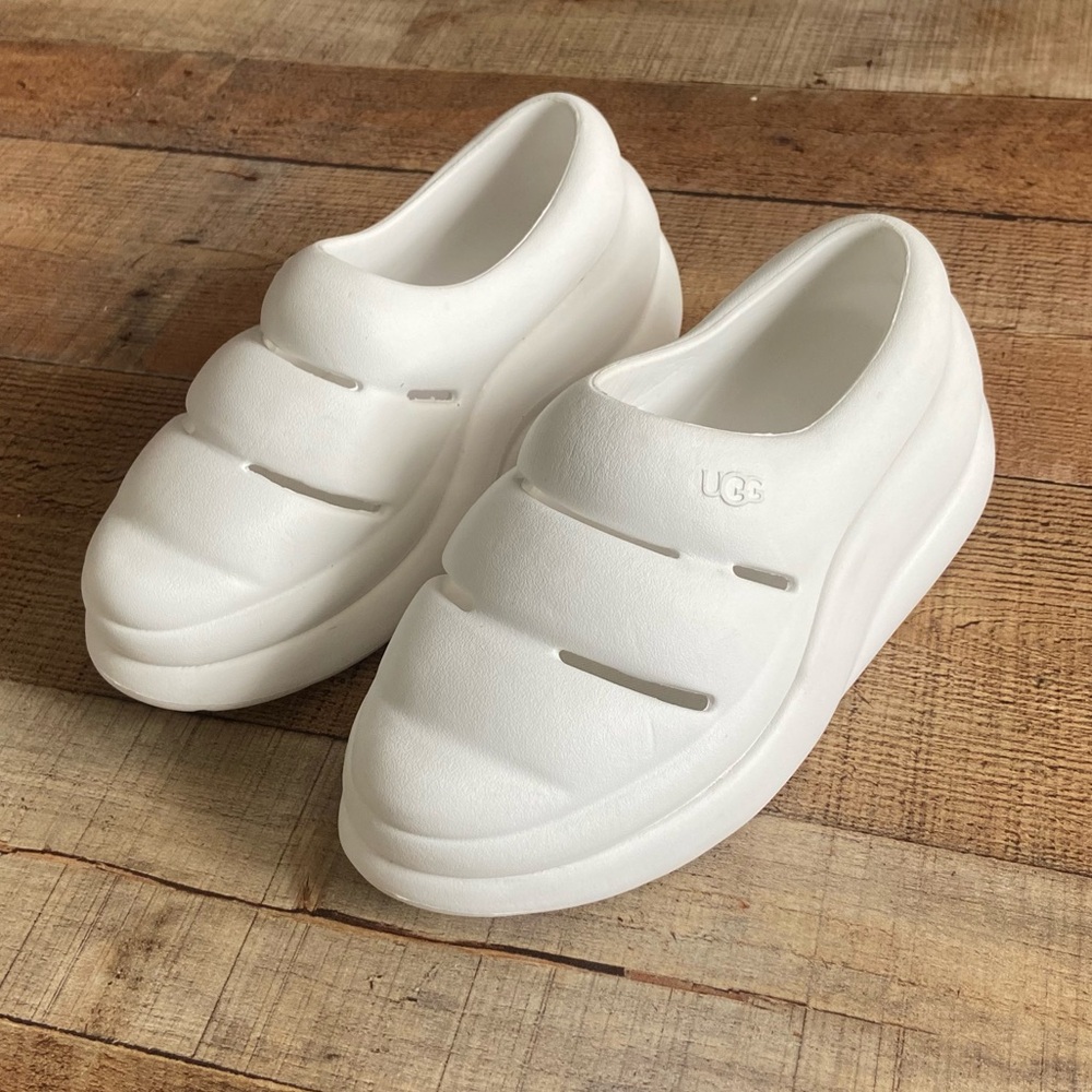 UGG Clog 8